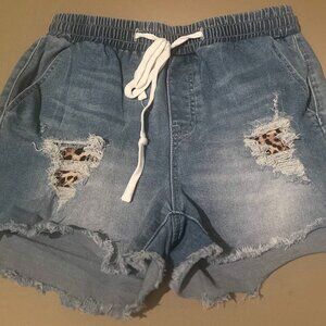Jean Shorts with Cheetah Pattern (stretch)